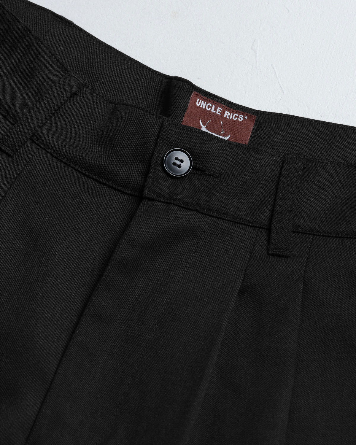 PLEATED SHORTS BLACK