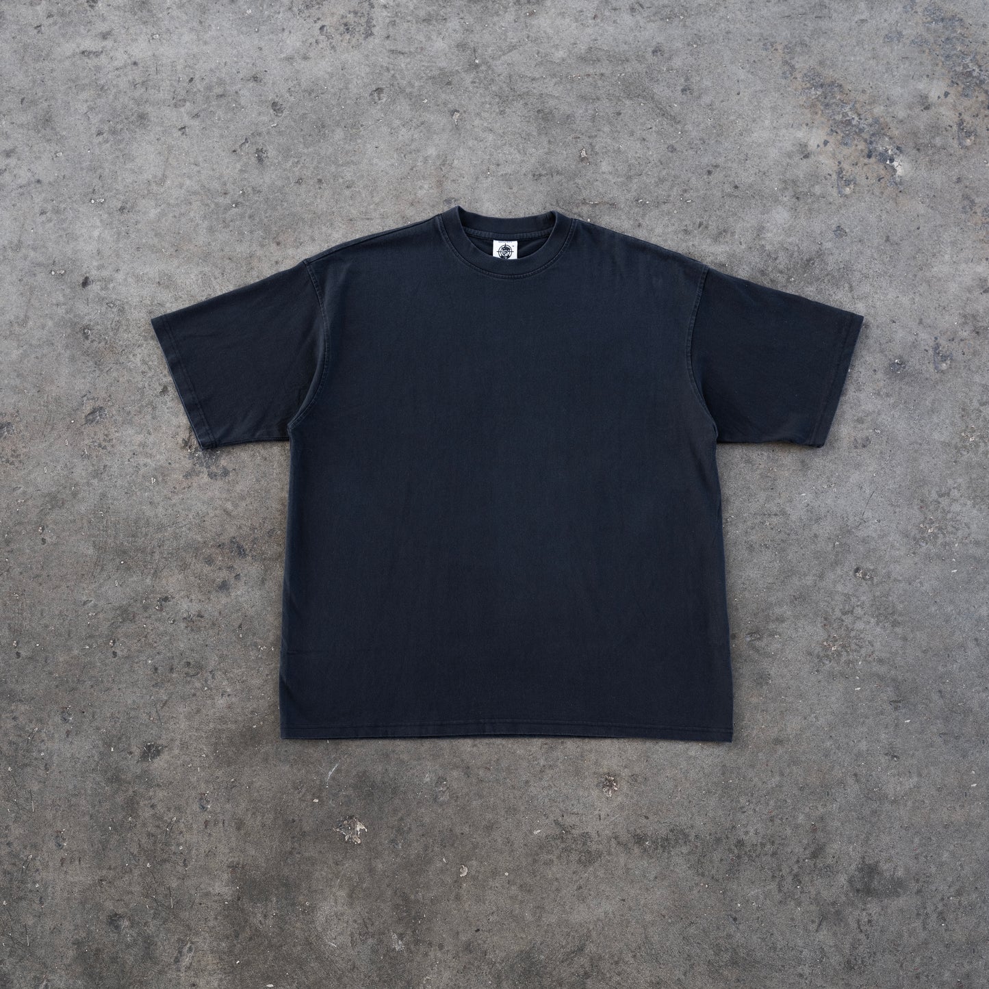 VINTAGE BLACK